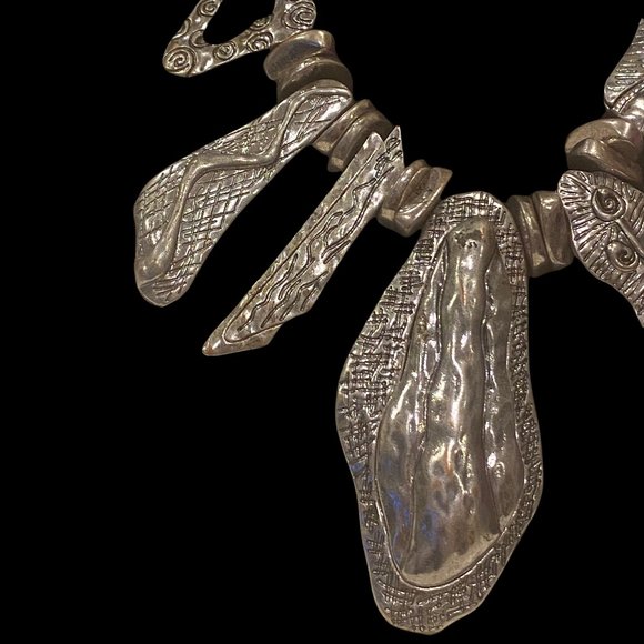 Vintage Women's Modern Art Design Silver Tone Necklace - Picture 2 of 5